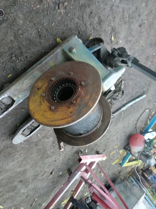 Редуктор лебедка ц3у200 40  31,5 перед и  ц2у160 20 пер и 31,5 Кс3575