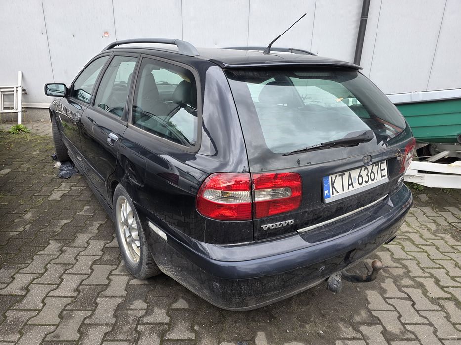 В наявності у Львові. Volvo v40 2.0 дизель 2003рік\ Тільки для діючих військових ЗСУ!