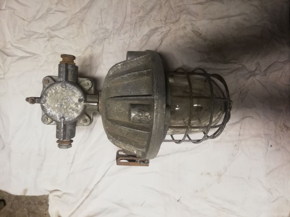 Lampa industrialna przemysłowa PRL
