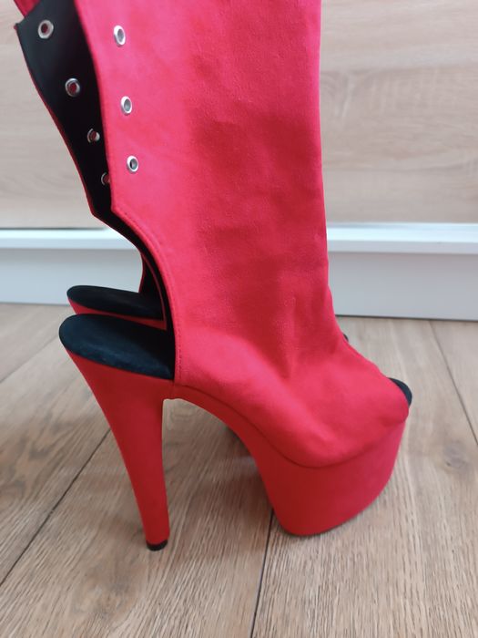 Czerwone mega szpilki