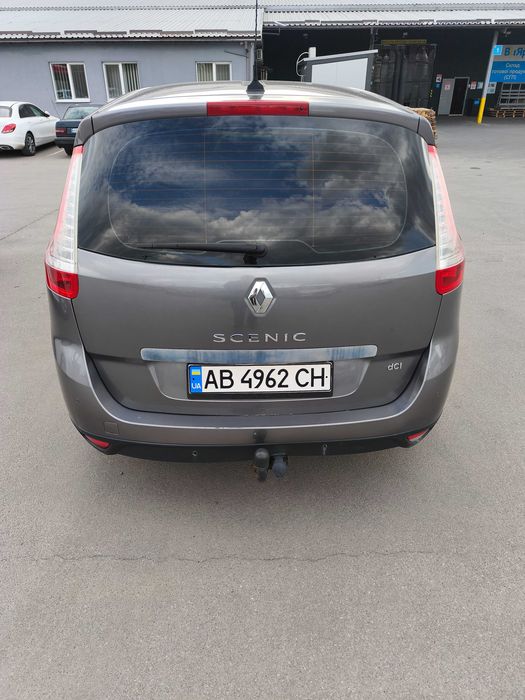 Продам своє авто Renault Grand Scenic 2011 року. максимальна комплектація 7 місць.