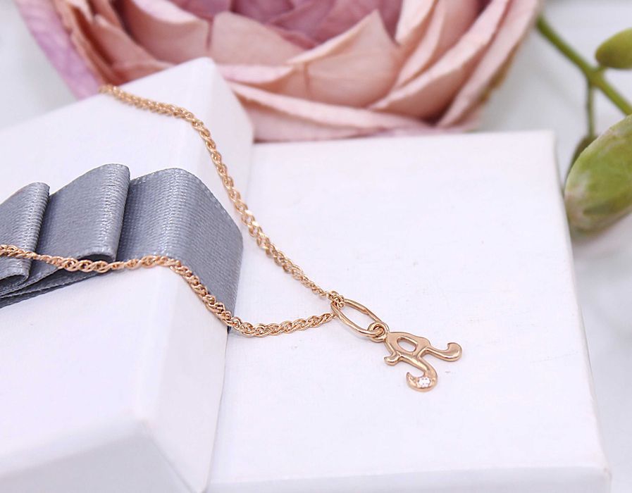 Złota zawieszka p.585/0,41g - literka "A" z cyrkonią