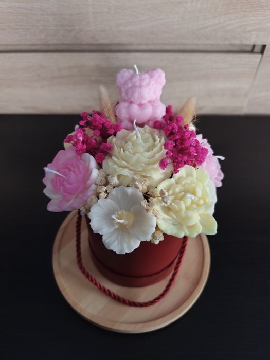 Flower box ze świeczek sojowych 
Ręcznie