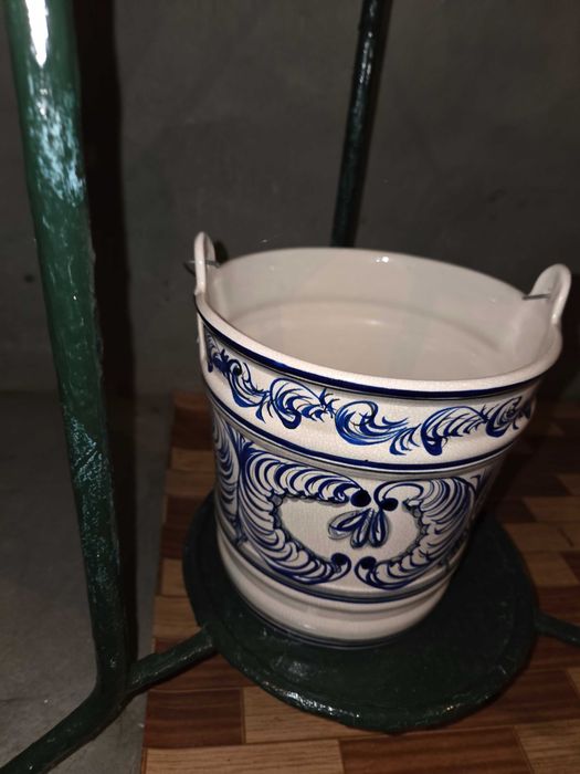 Antiguidade - Lavatório antigo em cerâmica com suporte