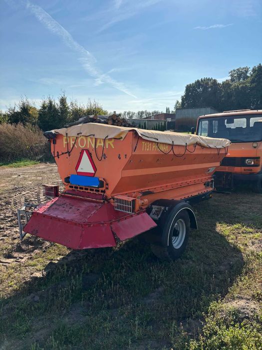 Posypywarka ciągnikowa PRONAR T131
