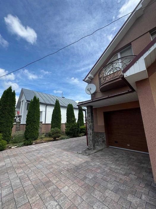 Продається сучасний 1,5-рівневий будинок у с. Барвінок