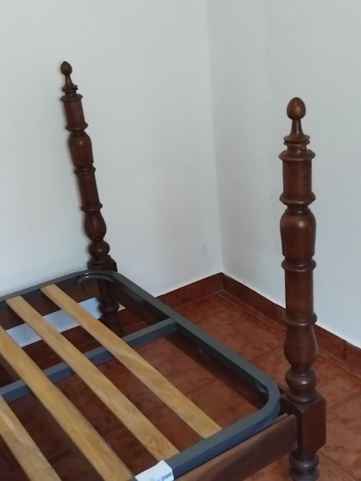 Cama de pessoa só
