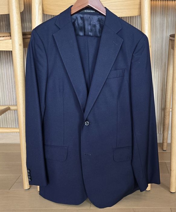 Garnitur ślubny Oscar Jacobson granatowy na szelki