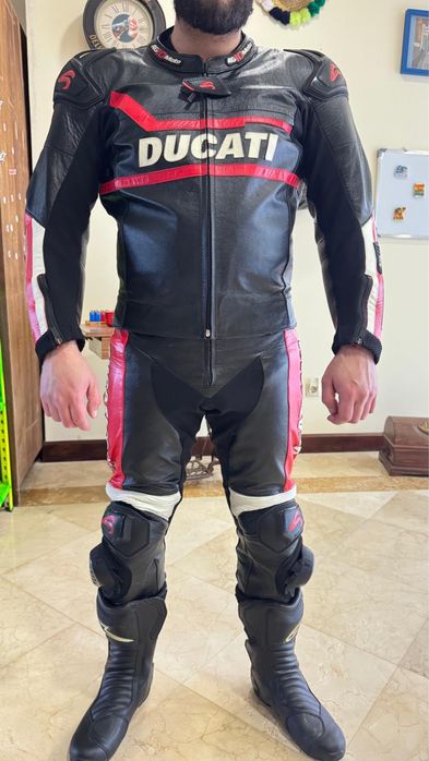 Fato duas Peças em pele de kanguru, confecionado por AG10Moto, preparado Ducati