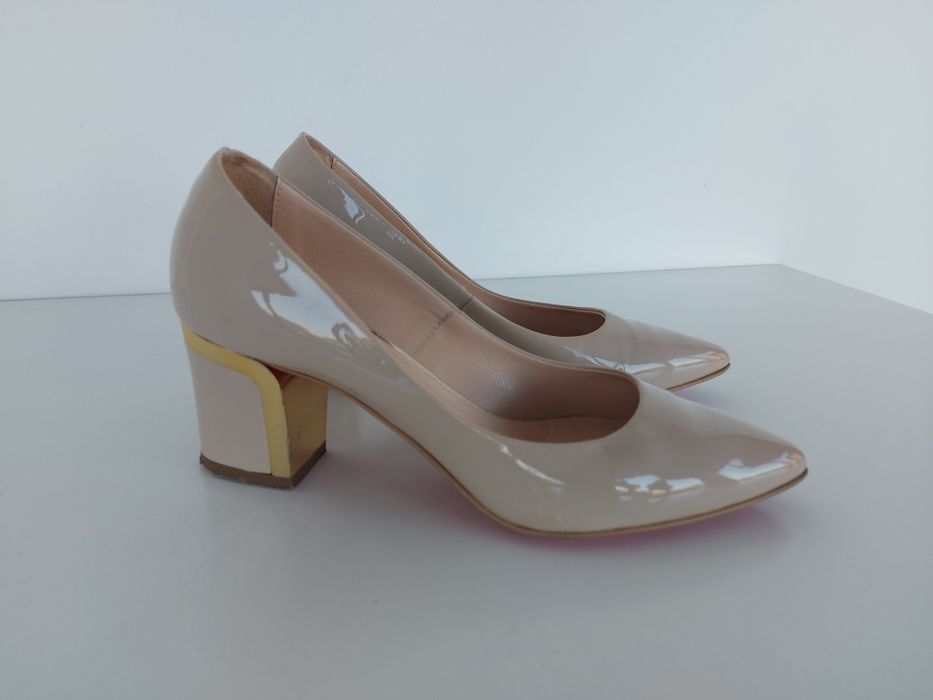 Buty czółenka skórzane Prima Moda w rozmiarze 37