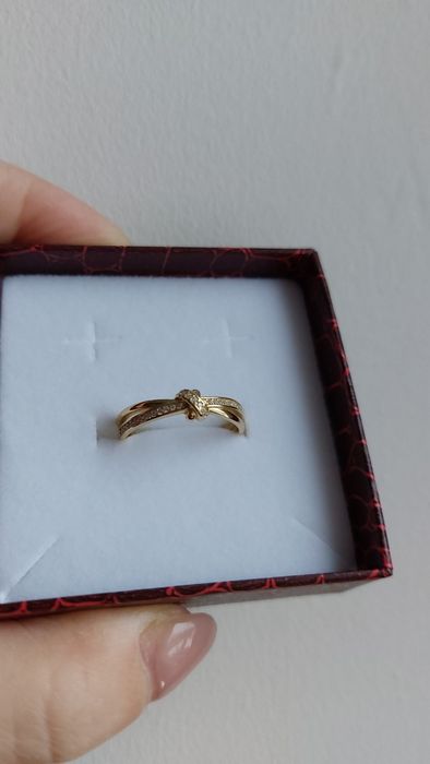 Nowy pierscionek srebrny rozmiar 19