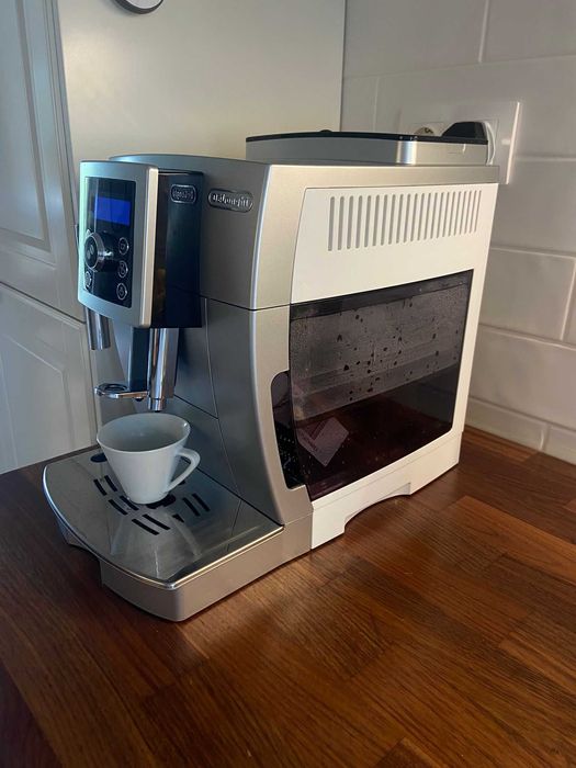 Máquina de Café Delonghi - Grão, moído e cappuccino