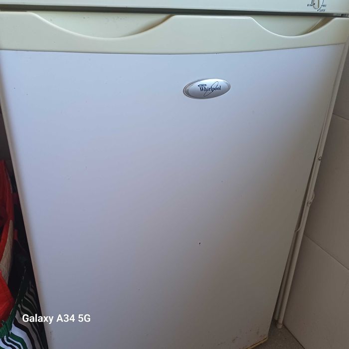 Arca vertical congeladora Whirpool de 4 gavetas