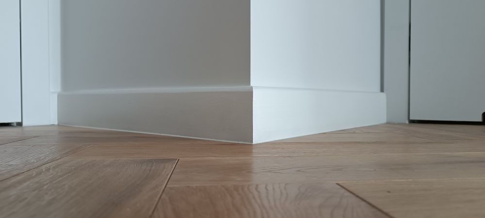 Montaż listew przypodlogowych