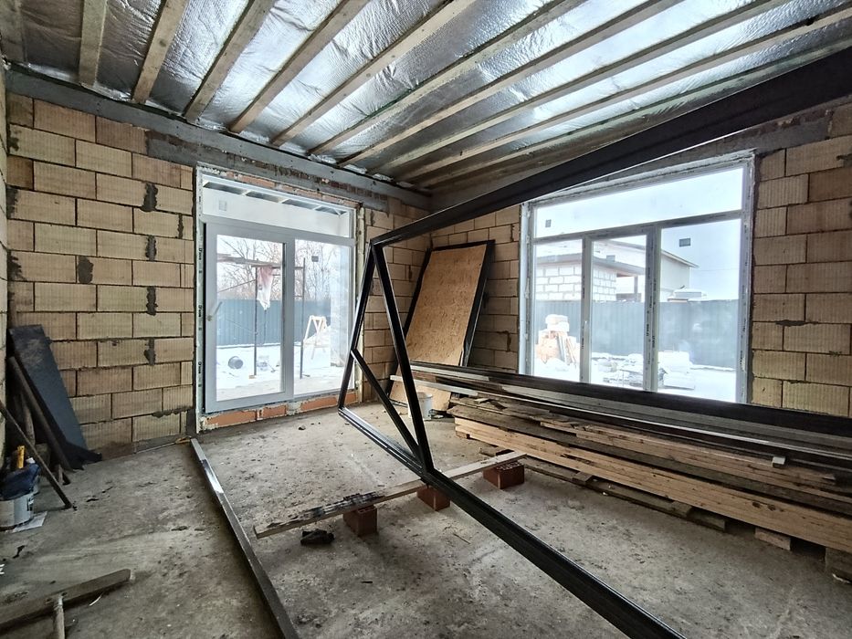 Новий будинок в передмісті Києва, Є-ОСЕЛЯ