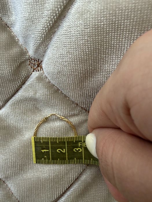 Золотие серьги 750 проба вес 3.01