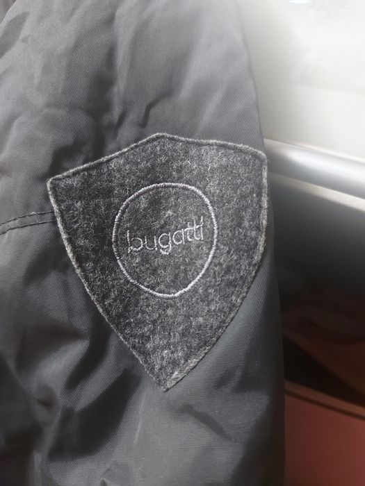 Пуховик Bugatti...