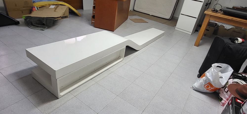 Movel de sala/tv com design diferente.