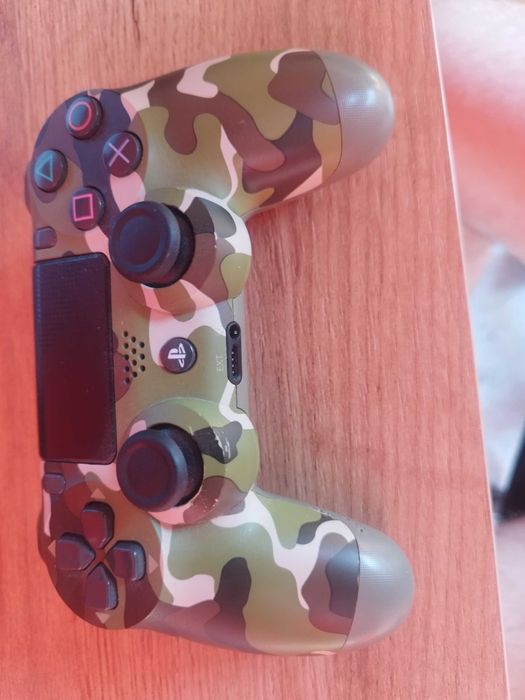 Ps4 Pro 1 tb + 2 pady oraz gry