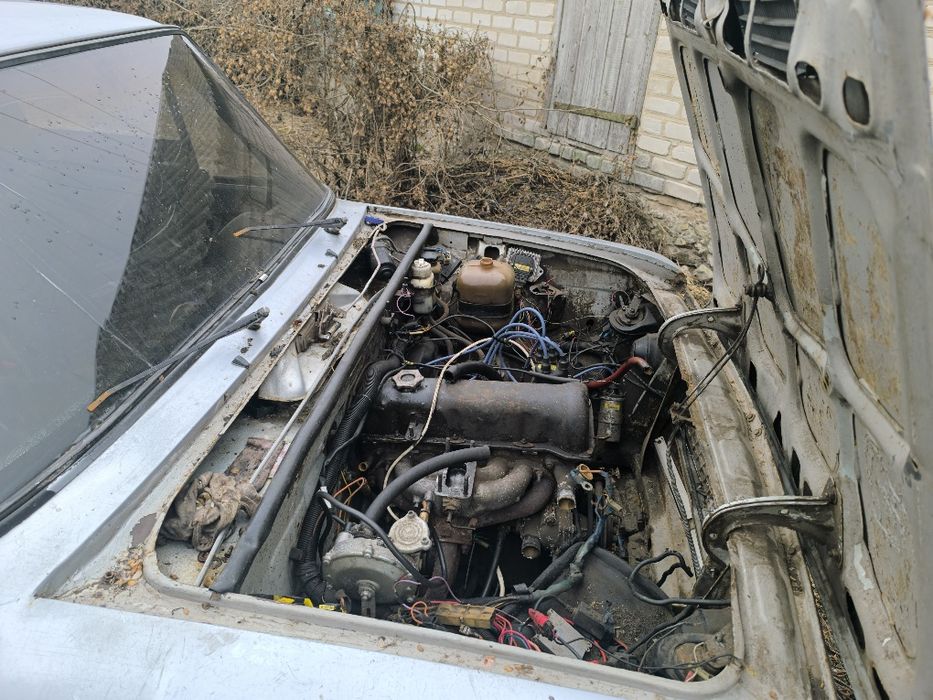 Продам два автомобілі. Один на повному ходу. Інший  потребує ремонту.