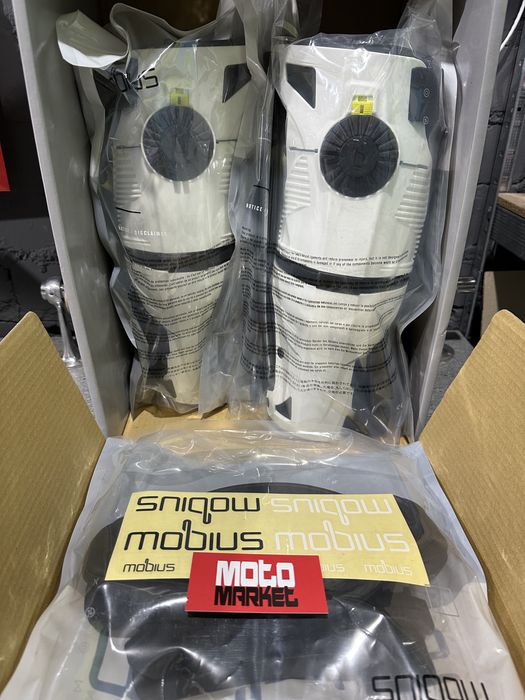 Ортопедические Мотонаколенники Mobius X8