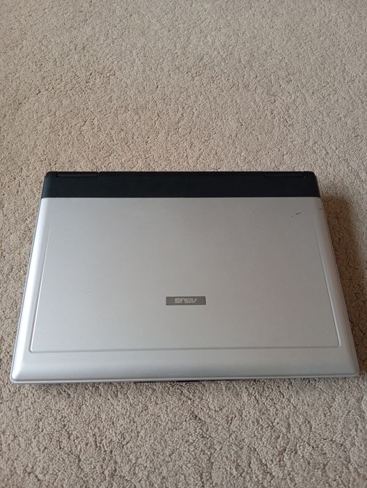 ASUS Z53 Series (Sem Disco) + Carregador — Para Peças