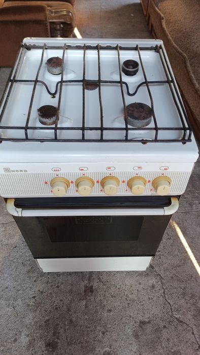 Продам газовую плиту
