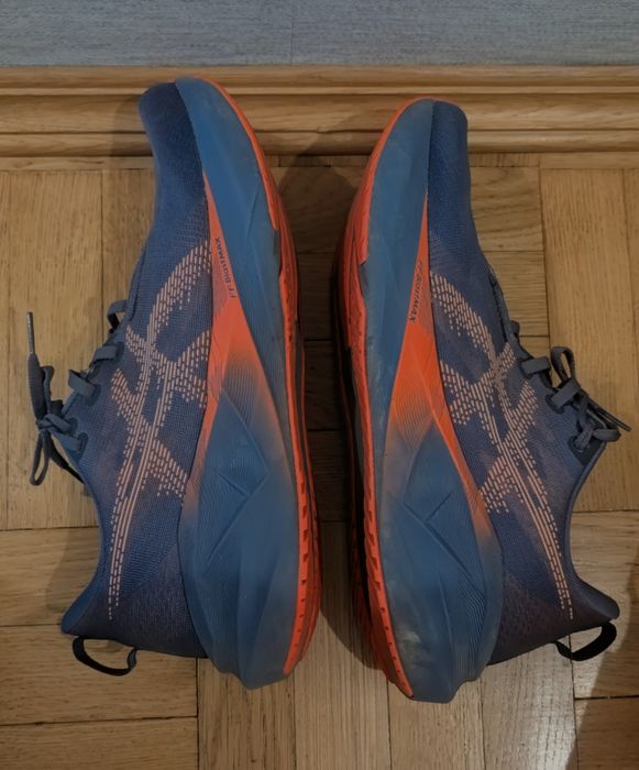 ASICS Novablast 5 43.5 (27.5)