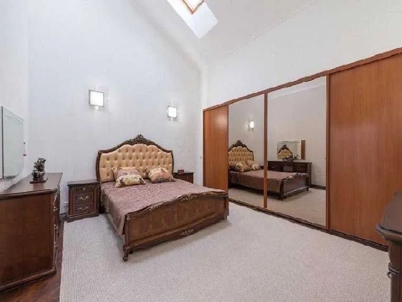 Оренда 3-х рівневого пентхауса 555 м² в центрі Києва, вул. Ковпака 17