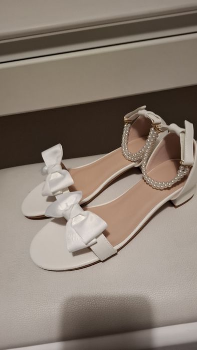 Piękne sandałki na obcasie