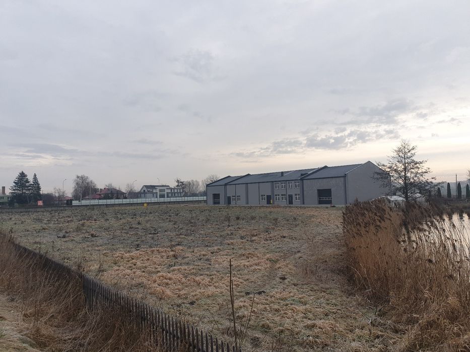 Hala 2500m2  z jeziorem