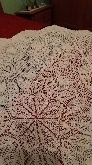 toalha de mesa em renda feita á mão