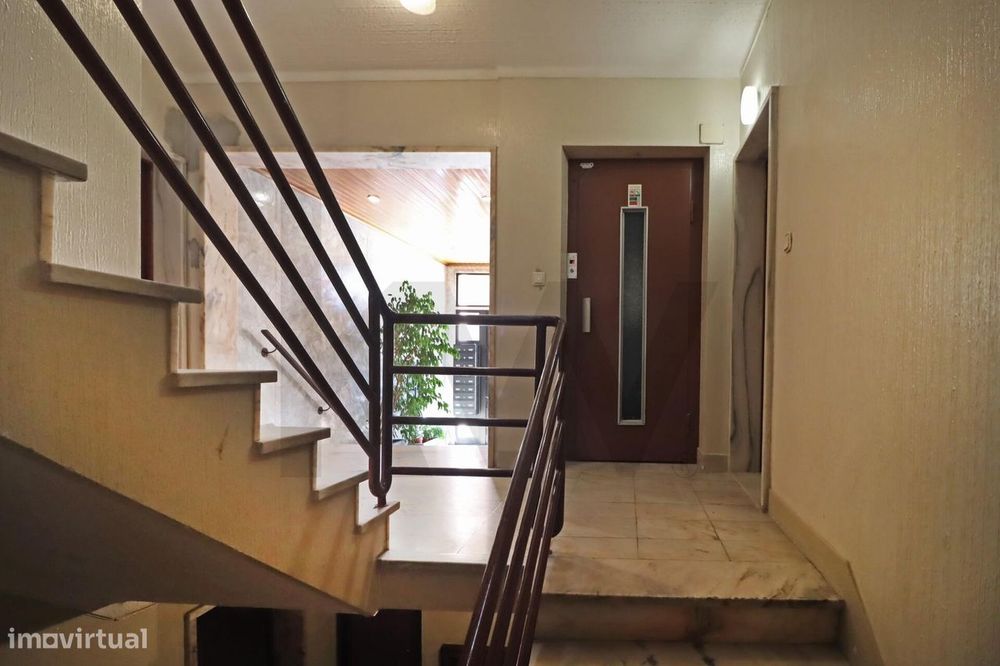Apartamento T2 Totalmente Remodelado na Quinta do Rosário/Costa da Gui