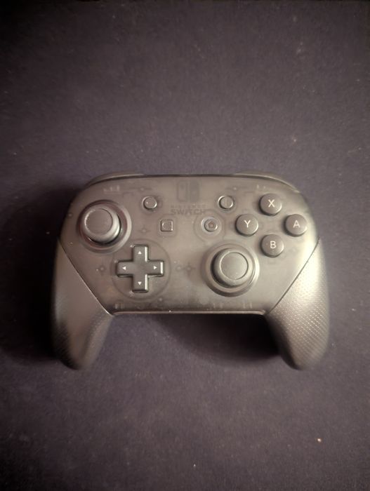 Nintendo Switch Pro controller prawie jak nowy