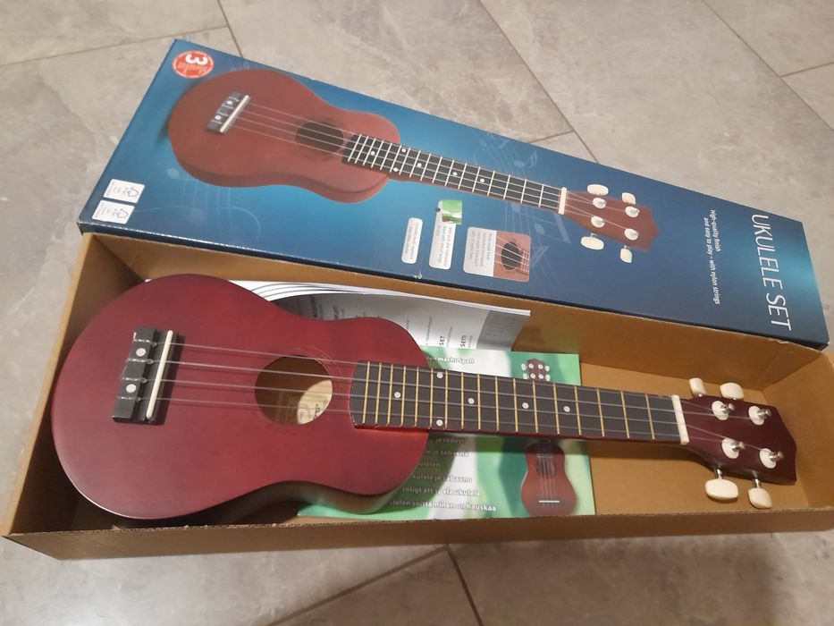Ukulele set stan bardzo dobry Stara Maszyna • OLX.pl