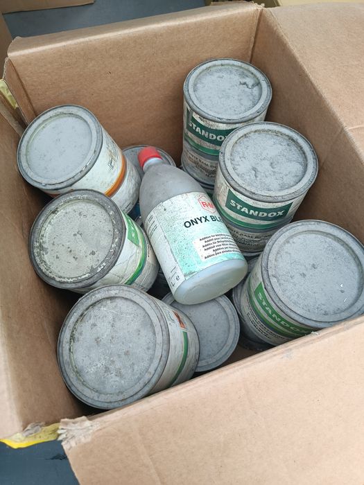 Várias tintas para automóveis ou outra cois