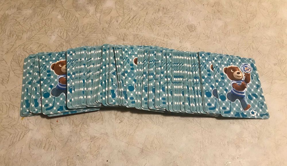 Продам карточки Ninjago 35шт. и Барни 117шт.