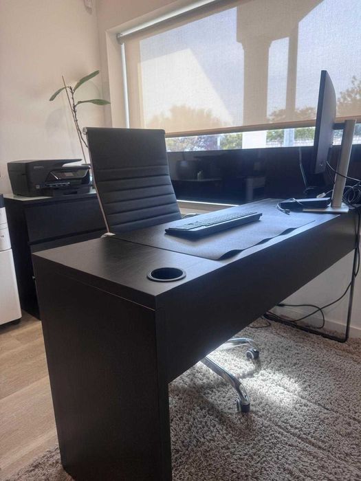 Secretária IKEA MICKE 140x50 – Elegante, Espaçosa e Funcional