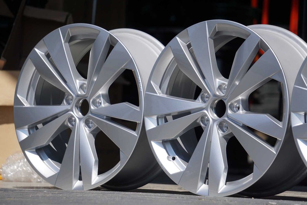 Alufelgi oryginał VW 5x112 7,5Jx18 et50 cb57,1 srebrne jak nowe 2022r