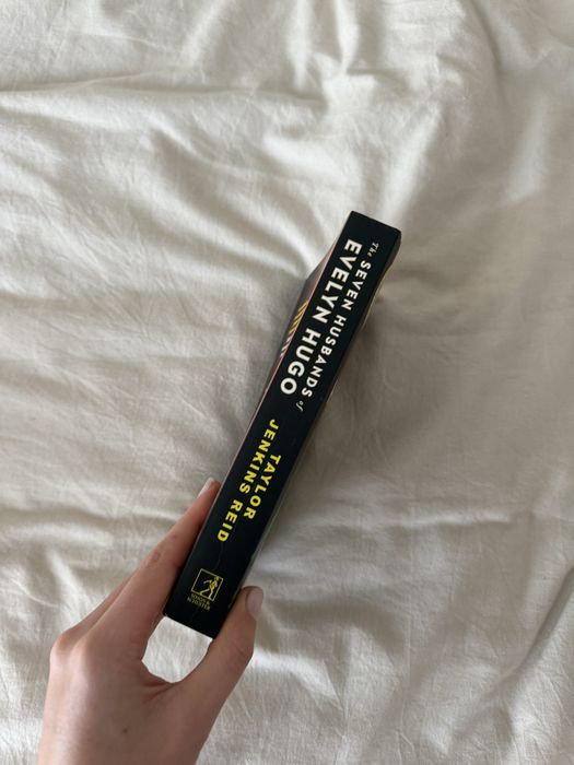 livro the seven husbands of evelyn hugo