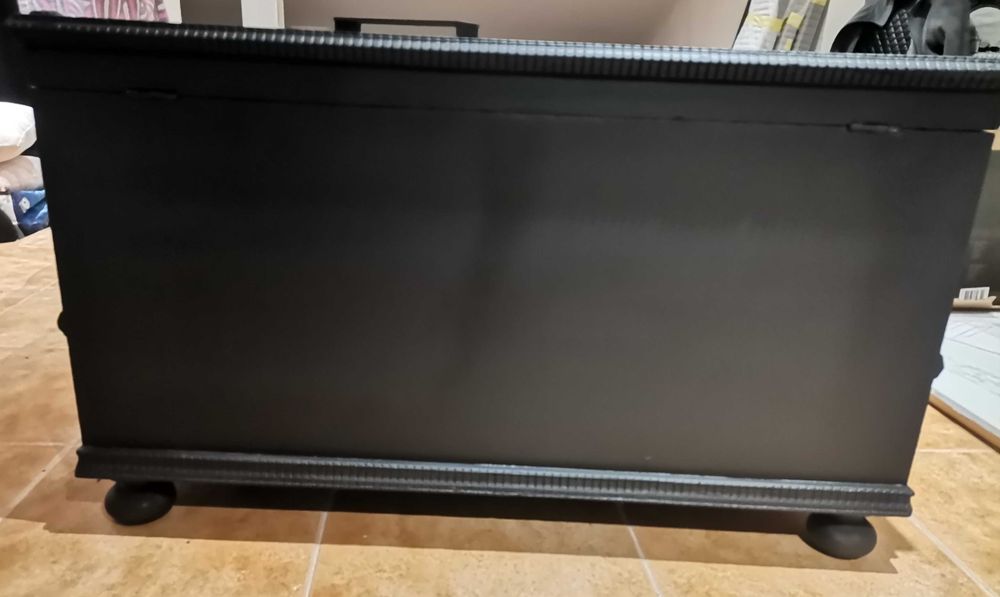 Arca de madeira maciça