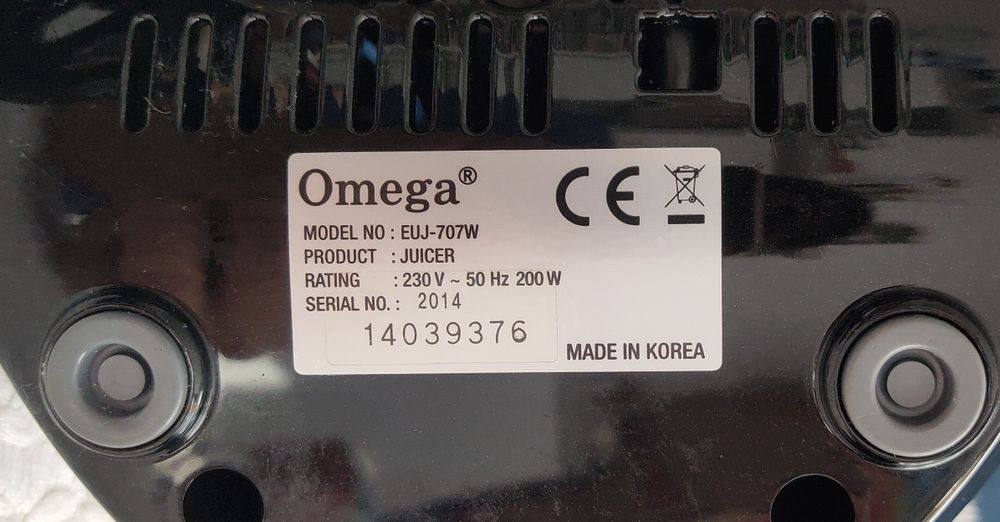 Шнековая соковыжималка Sana by Omega EUJ-707 White