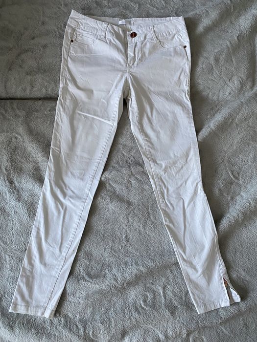 Biale obcisle spodnie