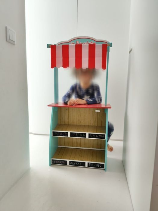 Brinquedo: Teatro/Mercearia Infantil 2 em 1 de Madeira + Bilhetes