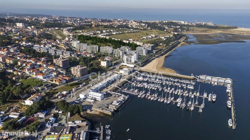 Apartamento T1 Novo com Varanda e Garagem