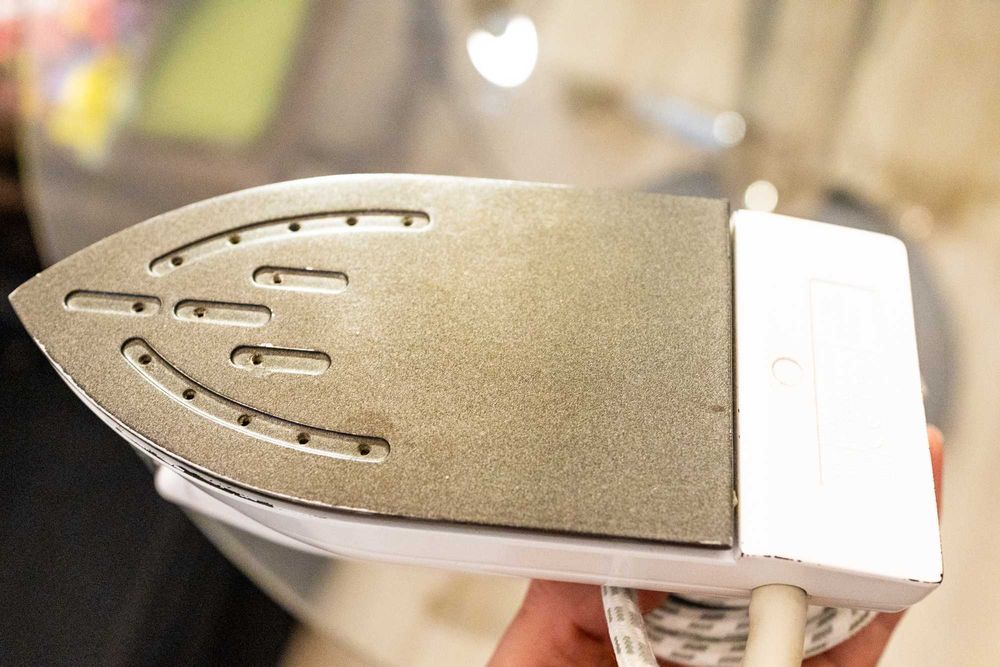 Żelazko turystyczne – działa, kompaktowe, 230-240V