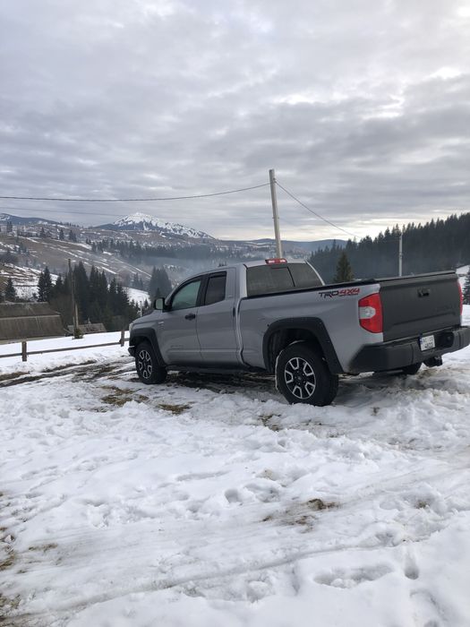 Toyota Tundra 2016 5.7