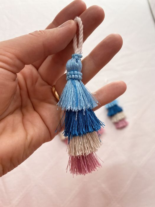 Conjunto 4 franjas / pompons tons azul e rosa  (novo)