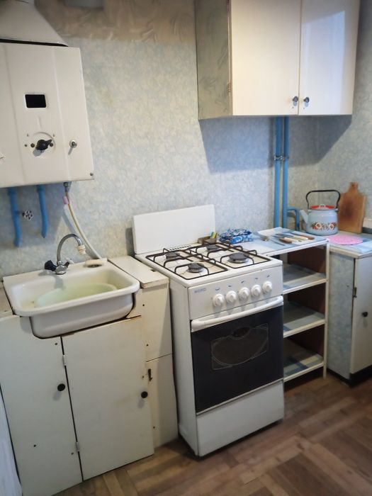 Оренда двокімнатної квартири київська 63 на любий термін.