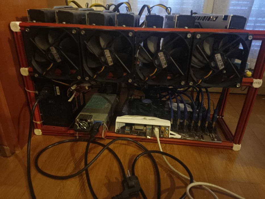 RiG com 7 placas saphire RX 580 que debitam 30 MH/s, 240 Mh/s por RIG